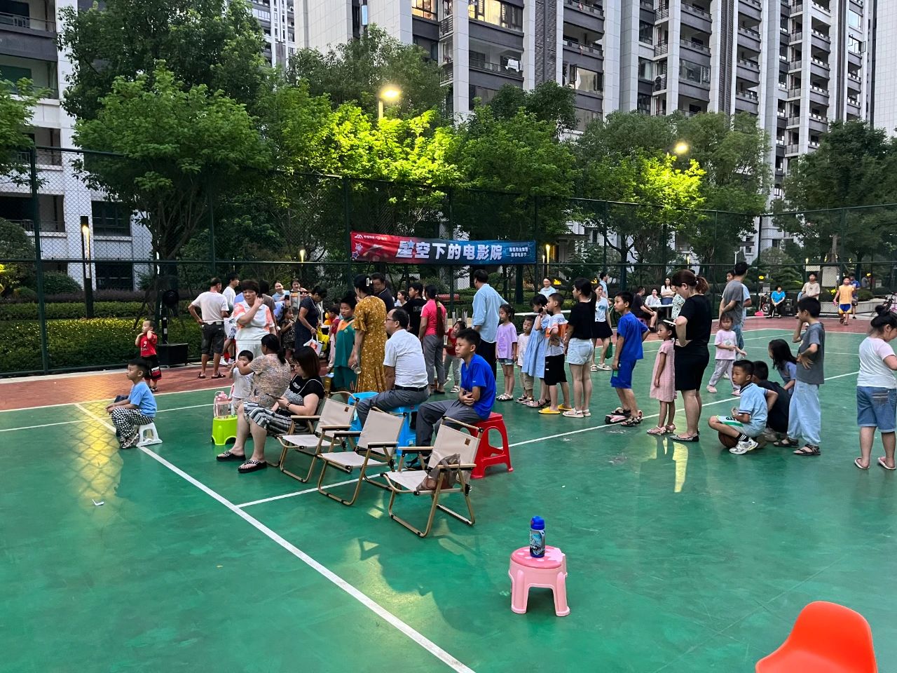 重温儿时回忆|嘉福物业约您一起看一场露天电影