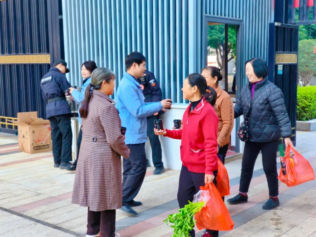嘉邻友爱丨感恩同行，暖心之举，让“嘉”的温度再升一度